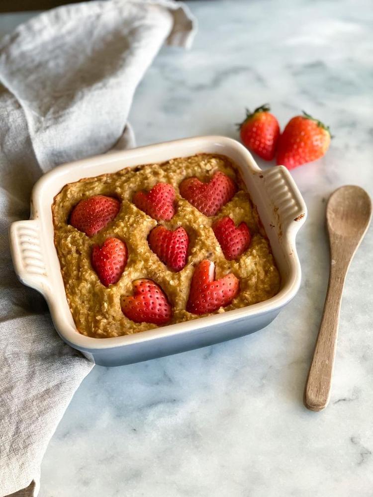 Baked oatmeal with strawberries