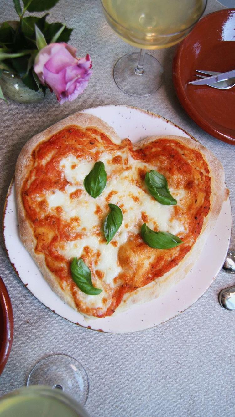 Heart Pizza 