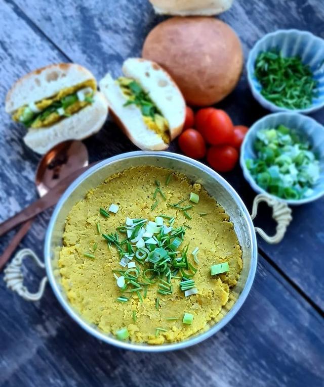 ''Qawrmei nåk'' Chickpea spread