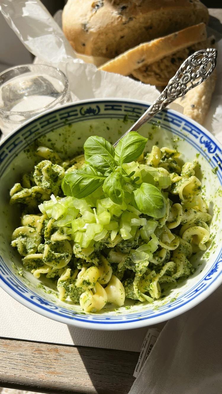 Pesto Pasta with Olive Bread