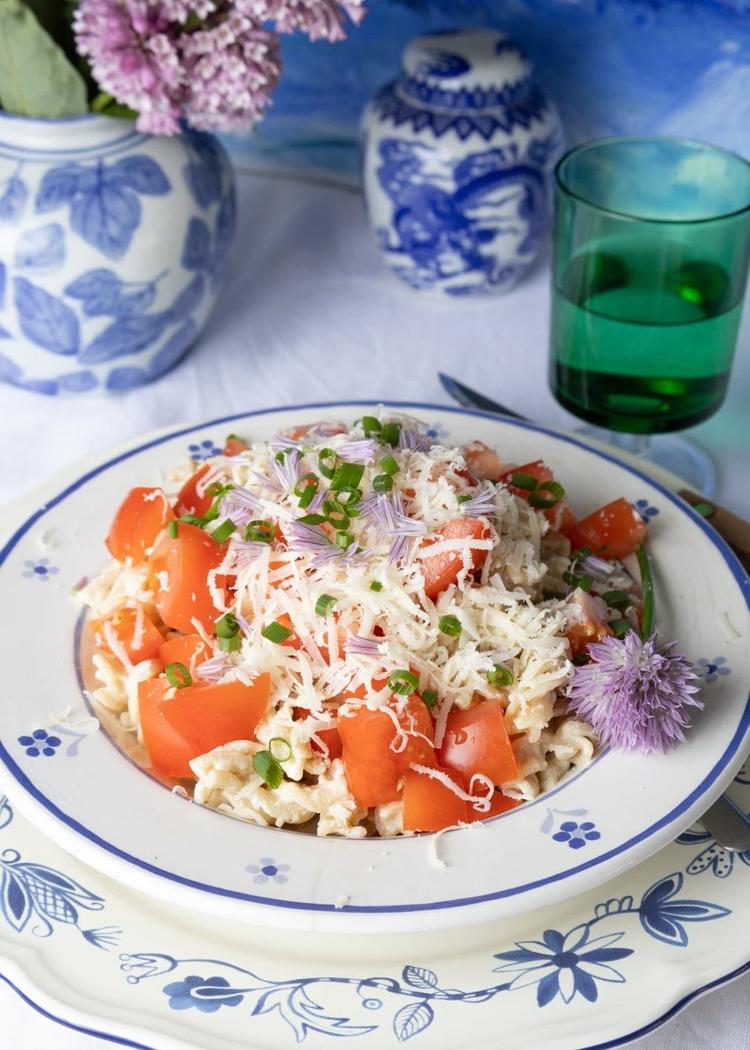 Kremete pasta med friske tomater