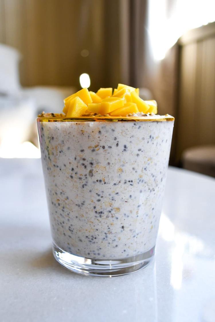 Overnight Oats with Mango