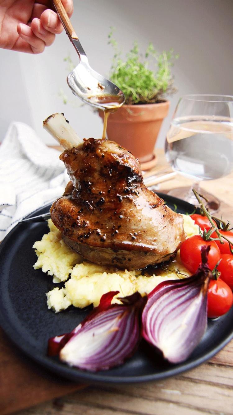 Lamb Shank with Mashed Potatoes and Delicious Gravy