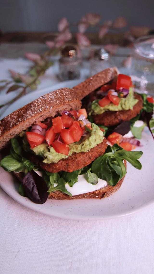 Bean Burgers with Quinoa and Sweet Potatoes