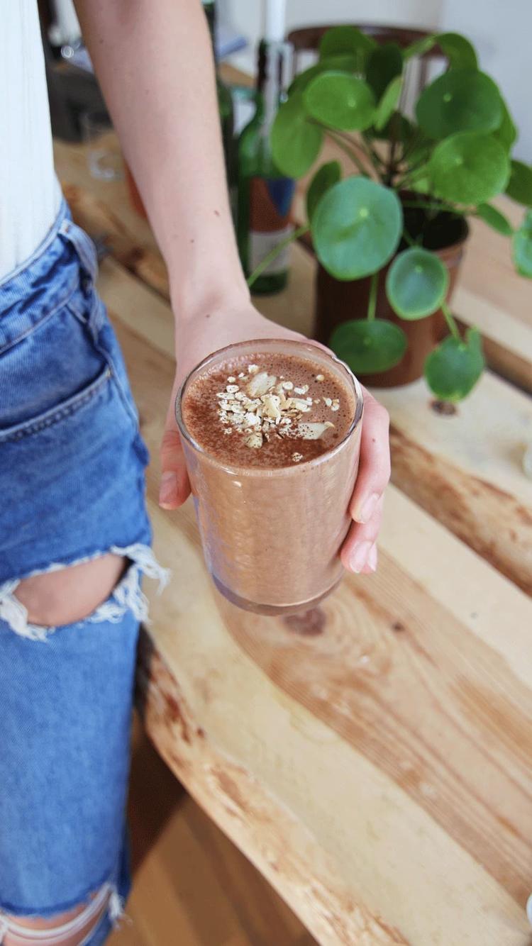 Frokostsmoothie med peanøtt og sjokolade