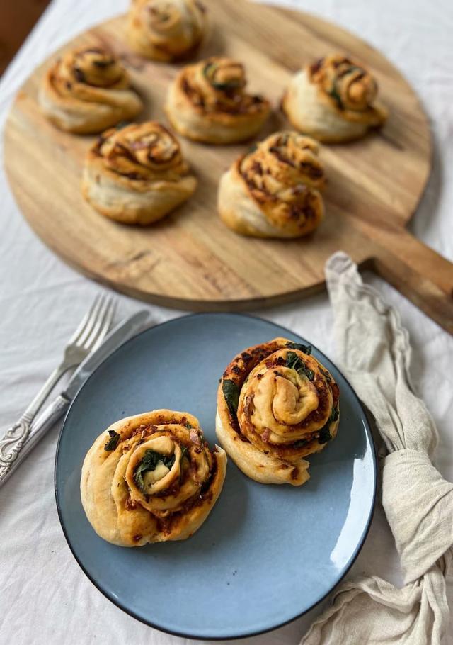 Vegetarian Pizza Rolls with Tomato Pesto