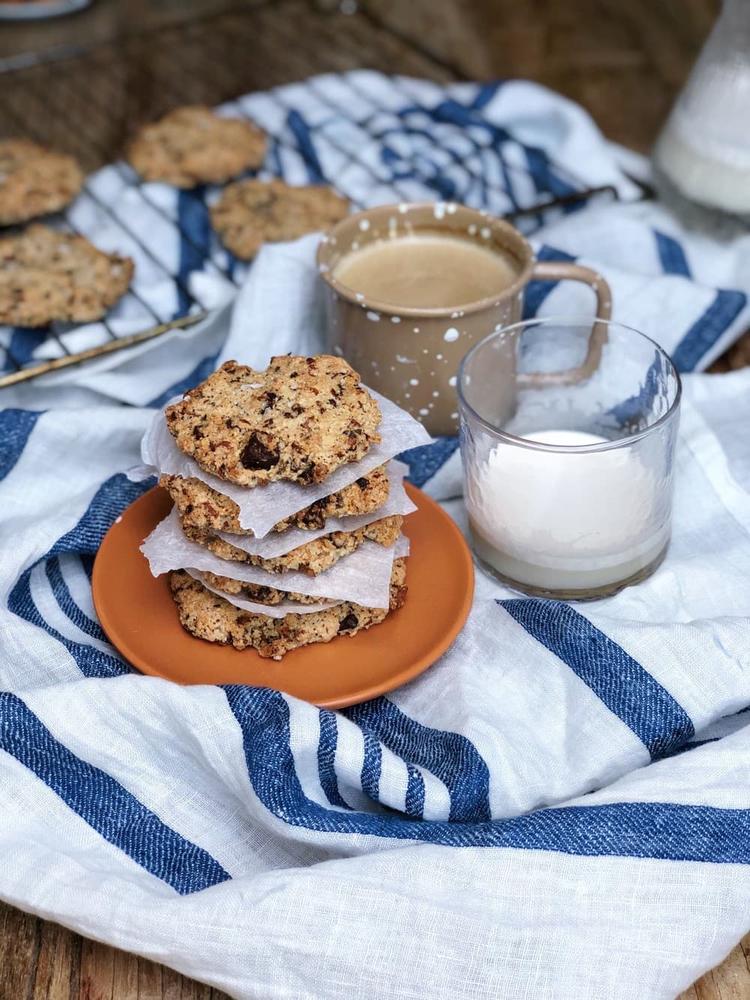 Havrecookies med mandler og mørk sjokolade