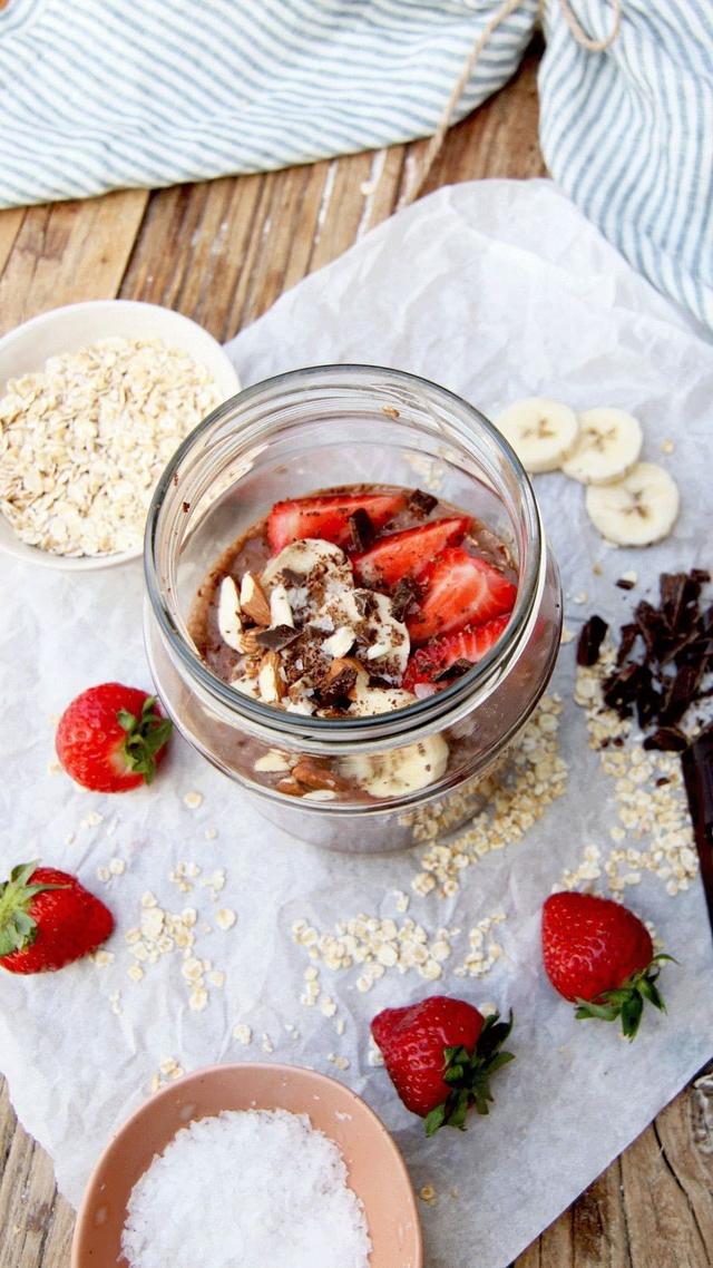 Chocolate Banana Overnight Oats