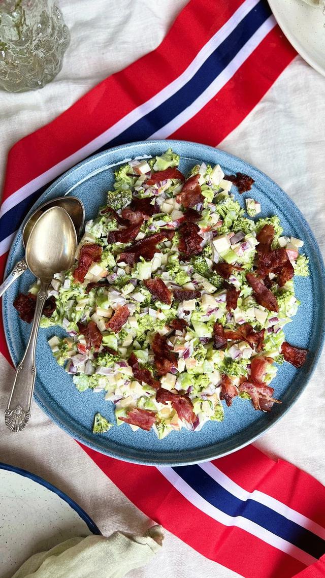 Creamy Broccoli Salad with Crispy Bacon