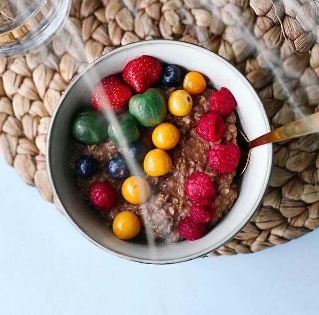 Chocolate oatmeal with berries