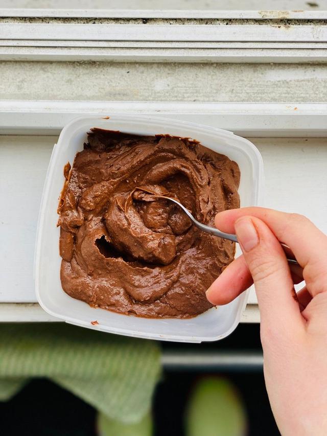 3-Ingredient Chocolate-Date Spread