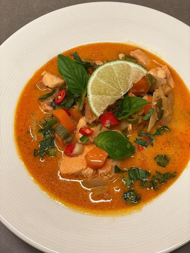 Spicy Thai fiske curry