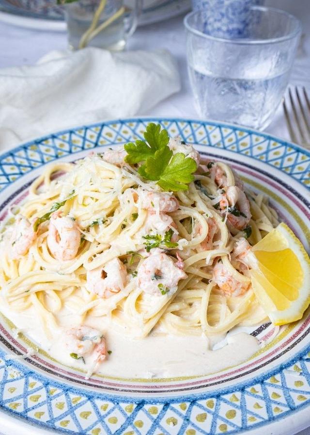 Creamy pasta with shrimps