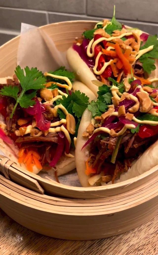 Bao Buns with Hoisin Pulled Pork, Pickled Vegetables and Sriracha Mayo