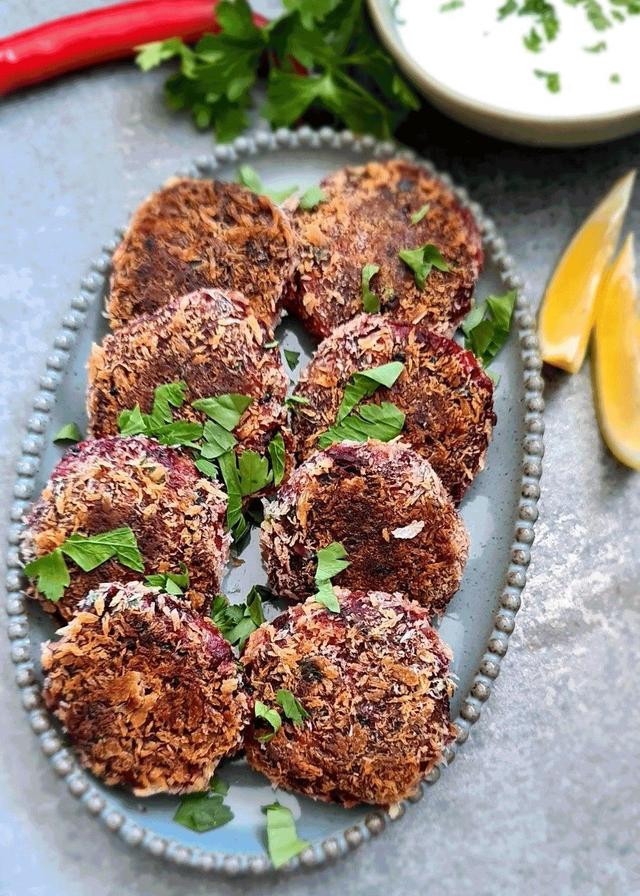 Beetroot and Potato Cakes/Burger