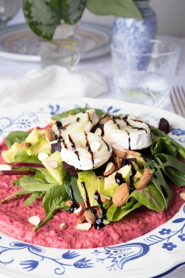 Chèvre Salad with Beetroot Hummus
