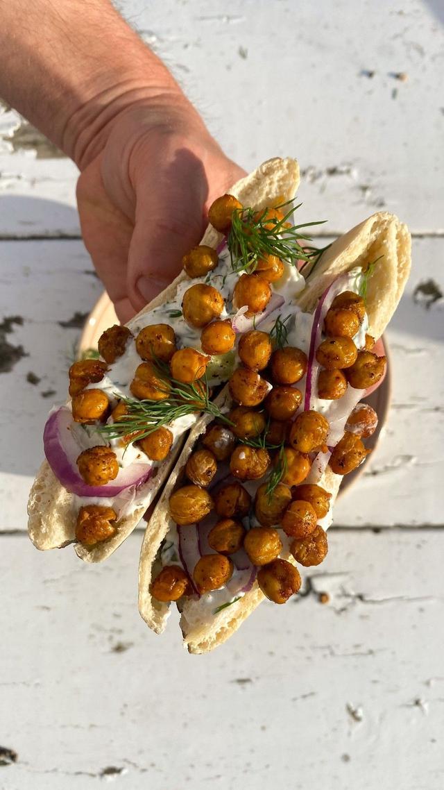 Pita Greek-style with crispy chickpeas
