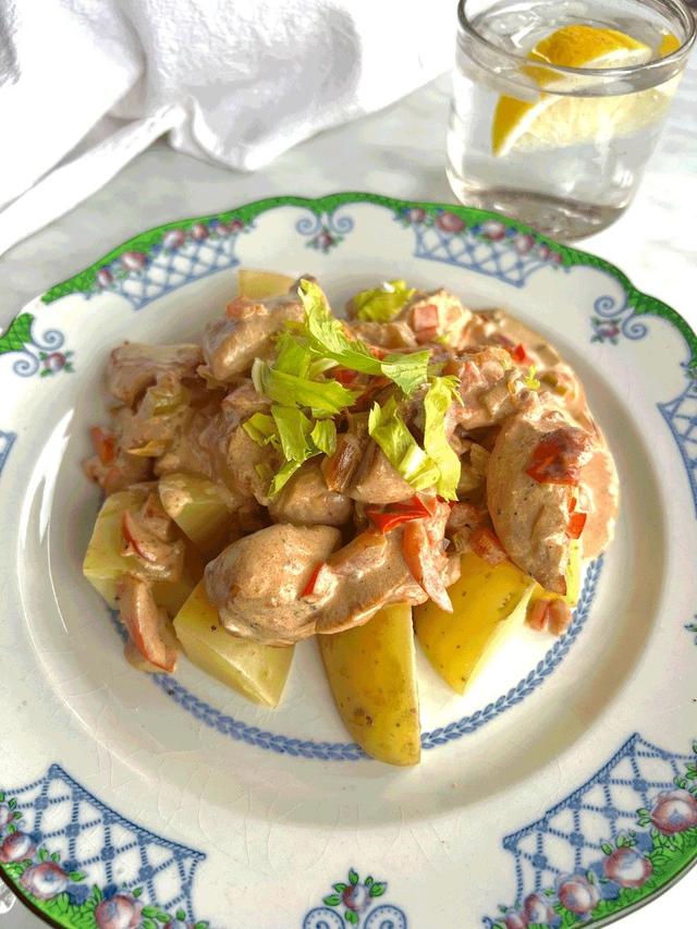 Red Pepper Creamy Chicken with Potatoes