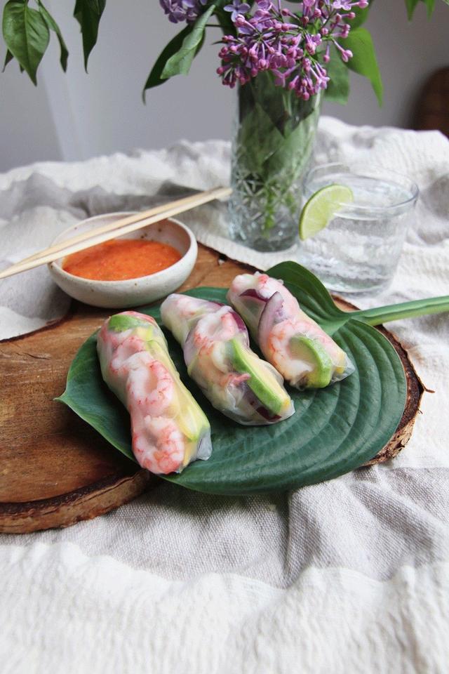 Rice Paper Rolls with Shrimps and Homemade Spicy Mango Sauce
