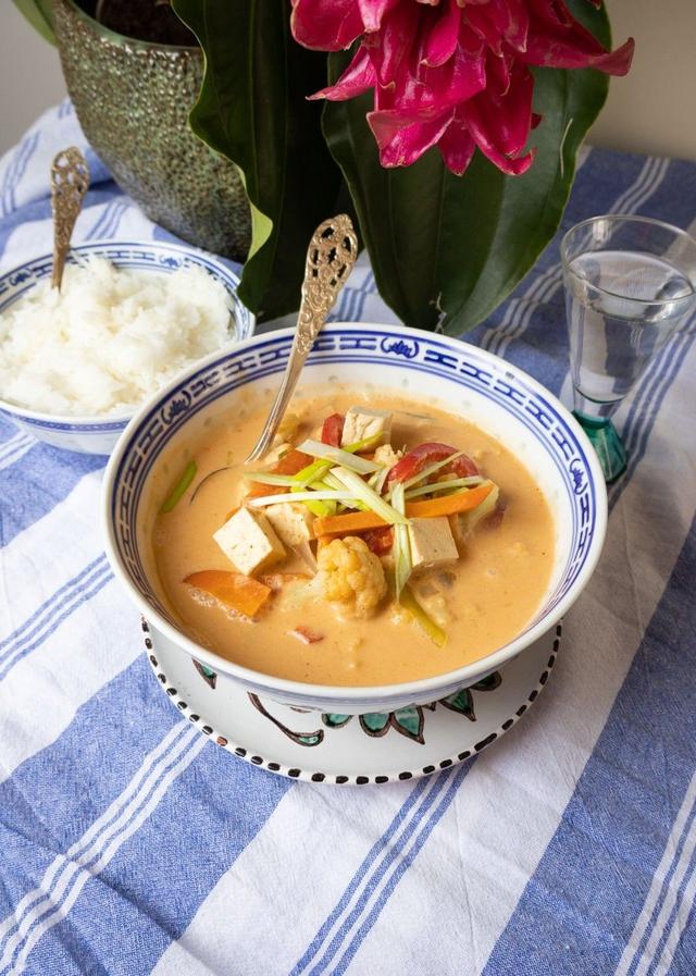 Rød curry med tofu og grønnsaker
