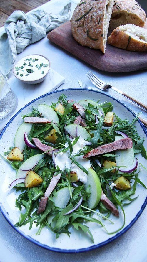 Salat med koteletter og grønt