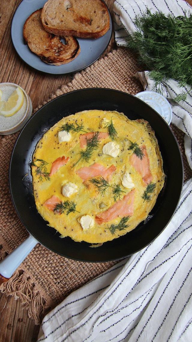 Smoked Salmon and Cream Cheese Omelette