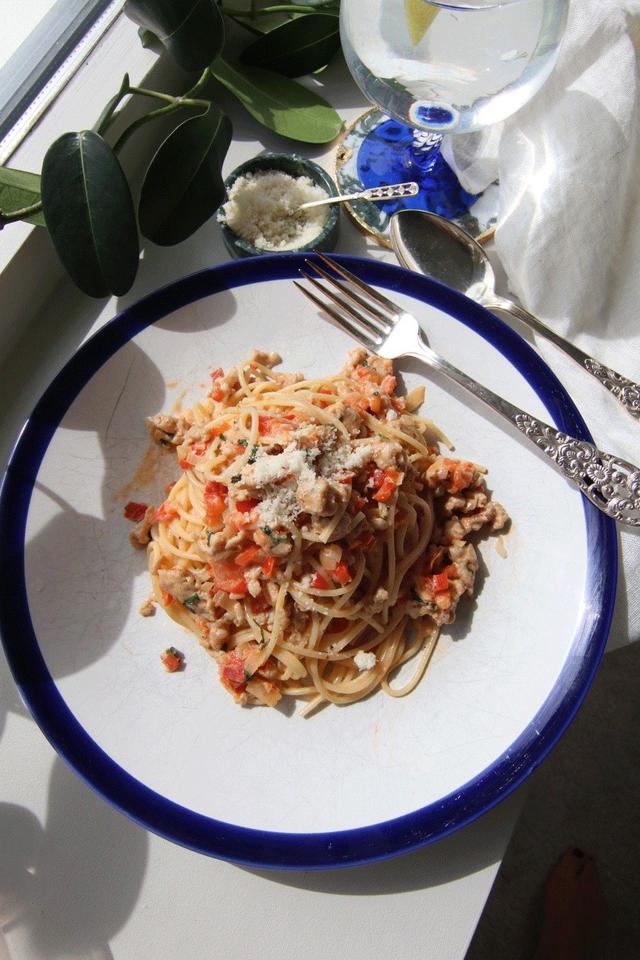 Spaghetti med kremete kyllingsaus