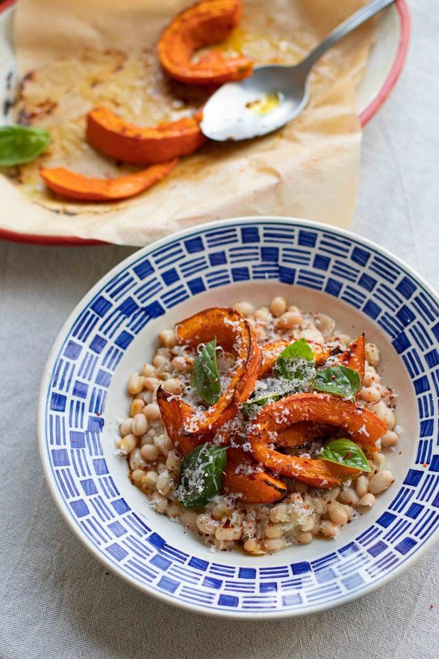 Spicy Baked Pumpkin with White Beans 