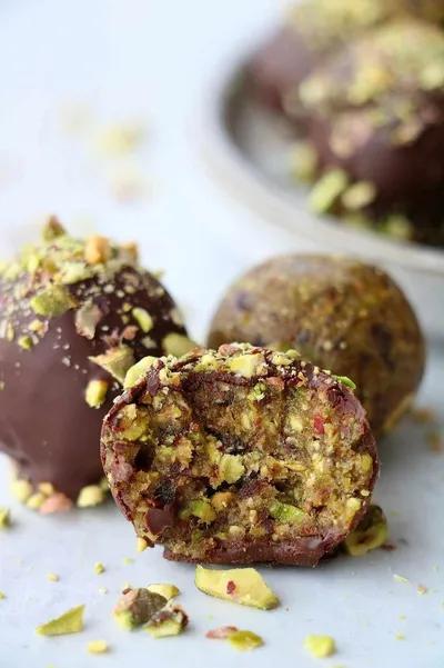 Sweet, Gooey and Delicious Pistachio Bliss Balls