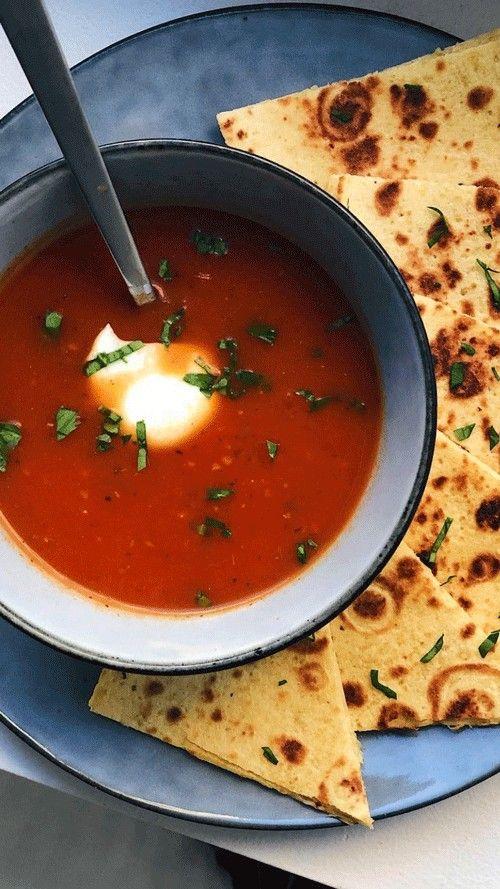 Tomatsuppe med ostequesadillas