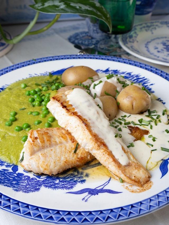 Tusk Fish with Pea Puree, Salt-boiled Potatoes, and Tangy Creamy Sauce