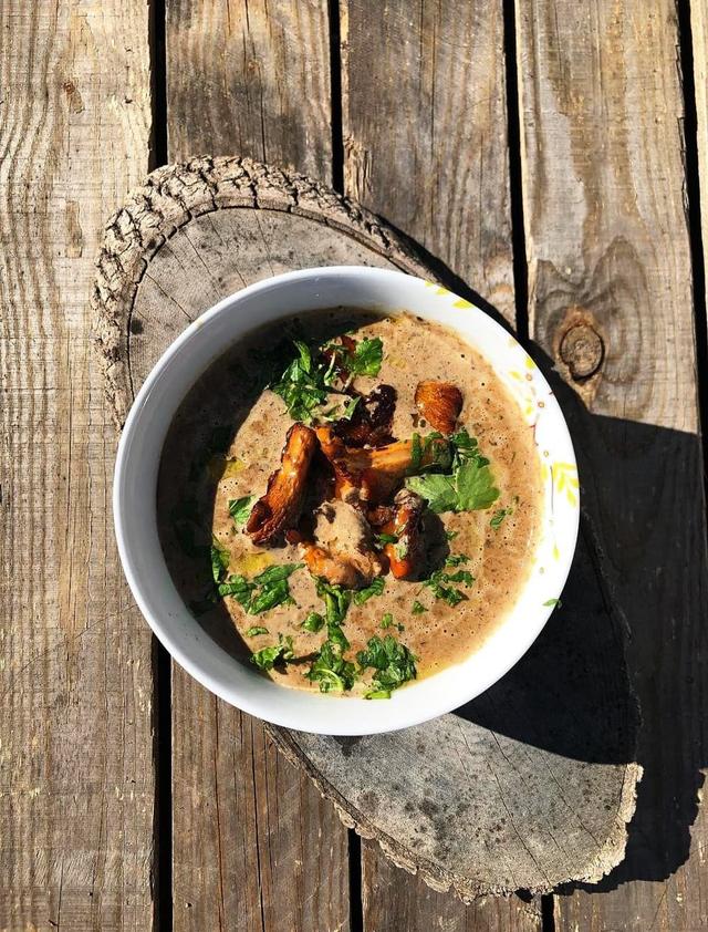 Mushroom soup with Aromatic Mushrooms and Butter-fried Chanterelles