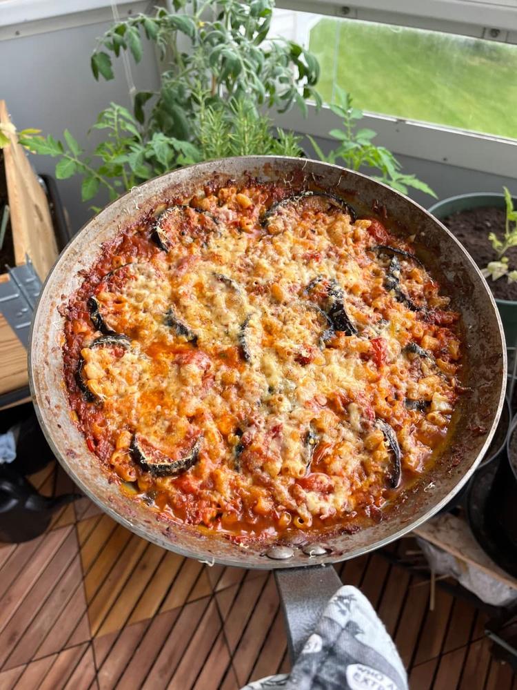 Baked aubergine pasta pot