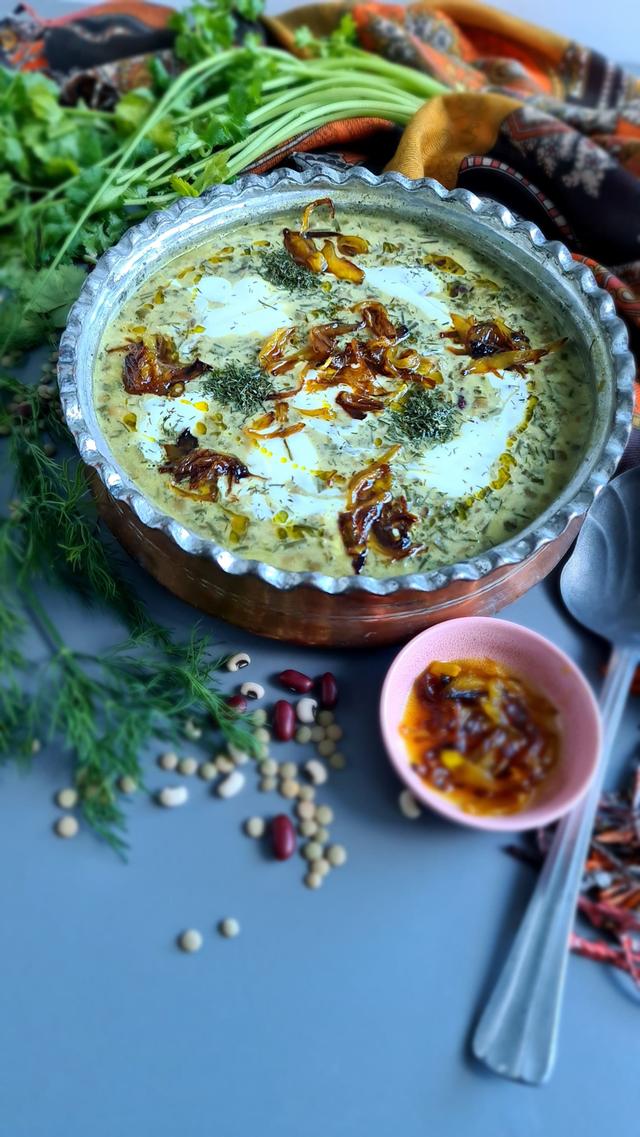 Ashi mast – yoghurtsuppe med belgfrukter og urter