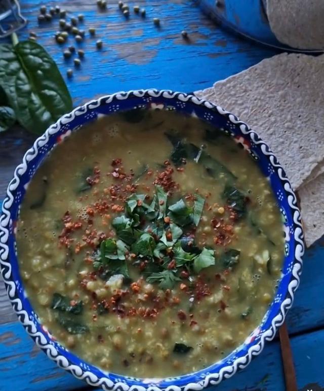 Mungbønnesuppe med spinat