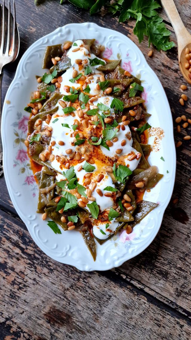 Snittebønner med yoghurt og chilismør