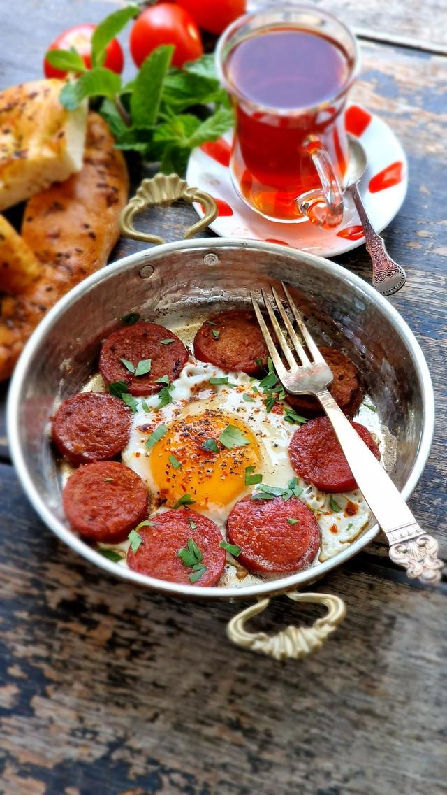 Sucuk med egg
