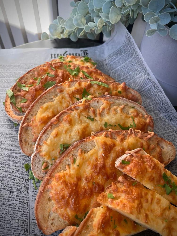 Garlic and Cheese Leftover Bread Toast