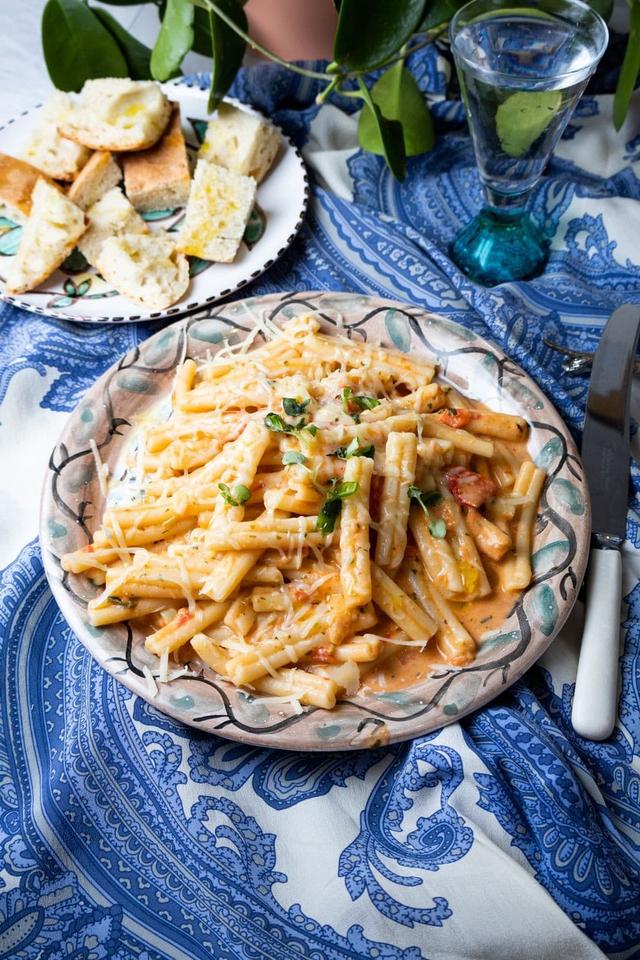 Creamy Red Pesto Pasta with Fresh Tomatoes