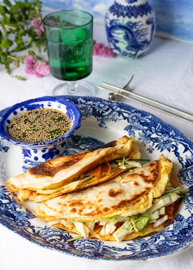 Kimchi-omelett i tortilla