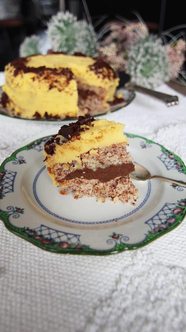 My Moms Yellow Cake