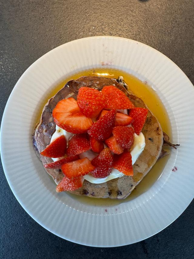 Blåbærpannekaker med gresk yoghurt