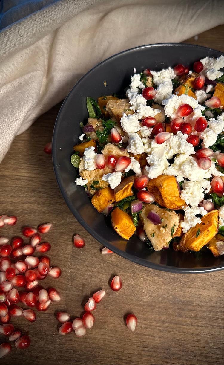 Salat med kylling, søtpotet og grønnkål