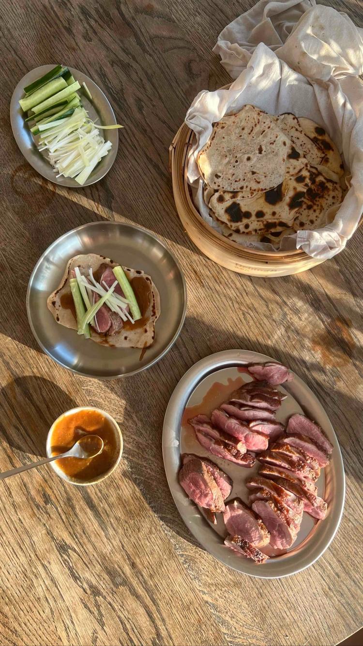 Pekingand (crispy duck), hjemmelagde pannekaker og hoisin