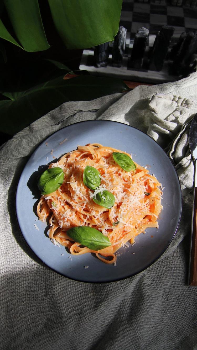 Tagliatelle med paprikasaus