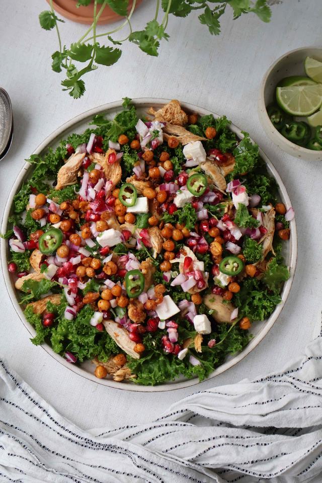 09/02 Frisk salat med kylling, kikerter og granateple