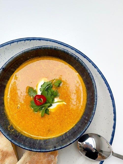 Gulrotsuppe med appelsin og pitabrød