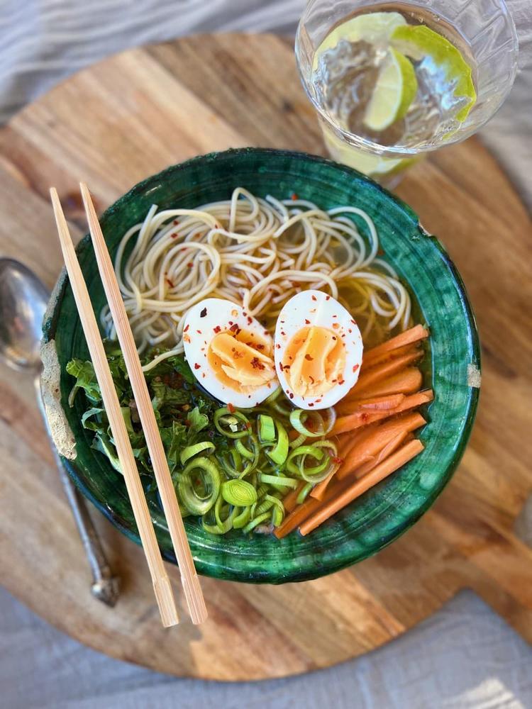 Enkel ramen med hjemmelaget kraft