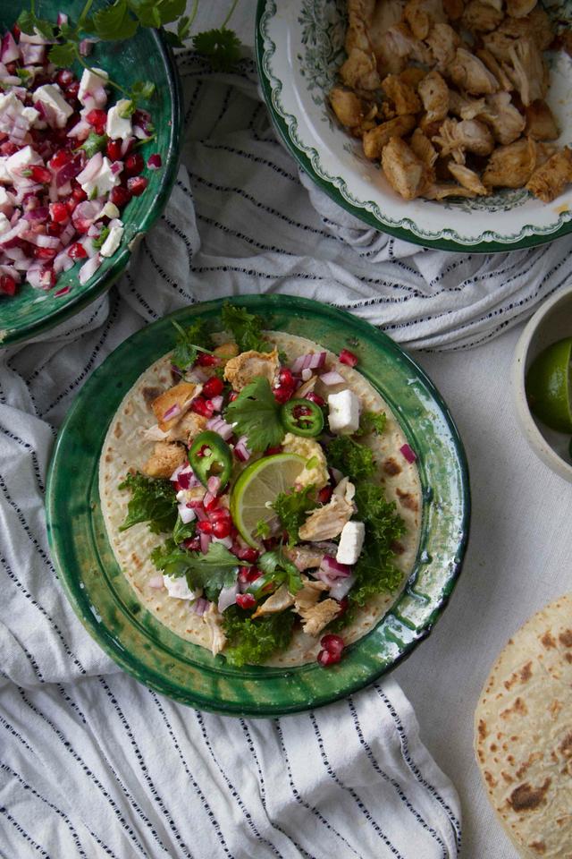 09/04 Wraps med hummus, kylling og granateplesalsa