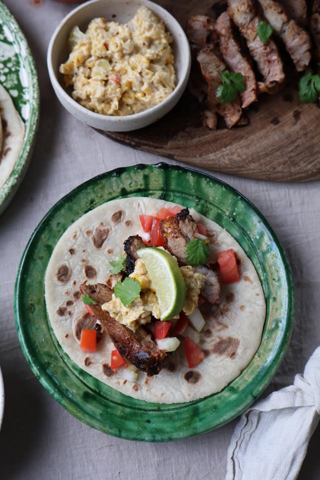 05/02 Kotelett-taco med kremet maisstuing og frisk tomatsalsa